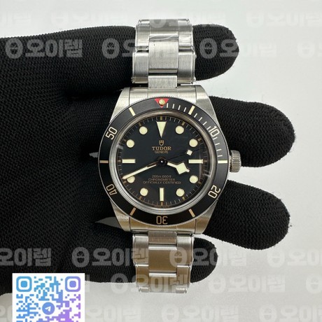 ZF공장 튜더 블랙베이58 스틸 블랙베젤 블랙다이얼 브레이슬릿 HERITAGE BLACK BAY SHIELD 39MM SS  BLACK BEZEL ON SS BRACELET A2824