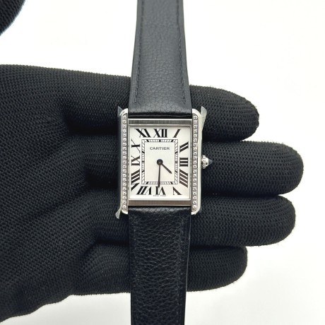 AF공장 까르띠에 탱크솔로 27 라지 스틸 화이트다이얼 다이아몬드베젤 소가죽스트랩 Tank Solo Ladies 27mm SS White Dial Diamonds Bezel on Black Leather Strap Ronda Quartz